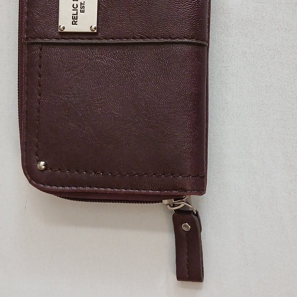 Relic Vegan Plum Wallet - Picture 3 of 9
